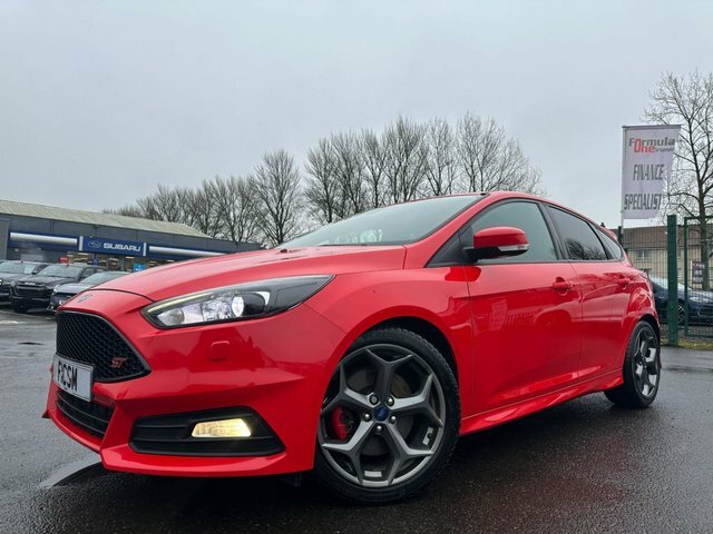 Compare Ford Focus St-3 Tdci YR65LUH Red