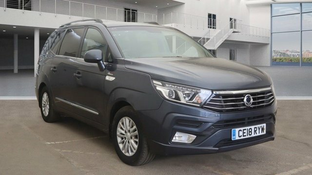 Compare SsangYong Rodius 2.2 Elx 176 Bhp CE18RYW Grey