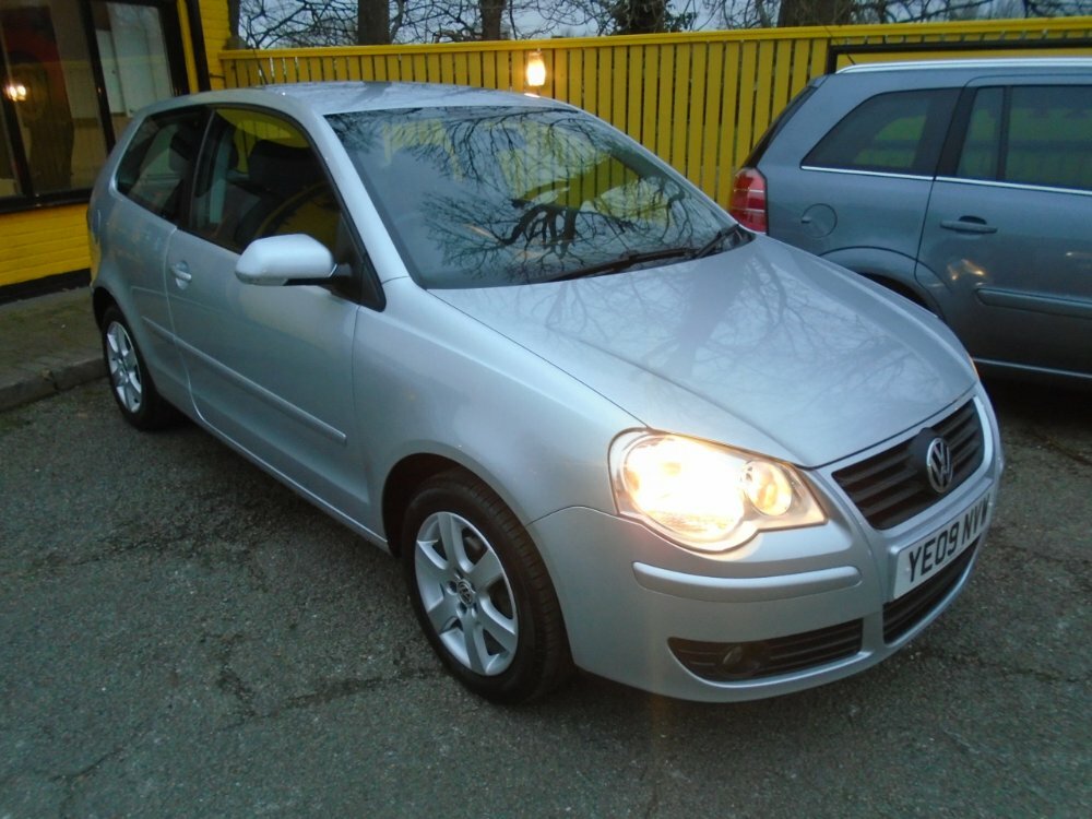 Compare Volkswagen Polo 1.4 Match 80 YE09NVW Silver