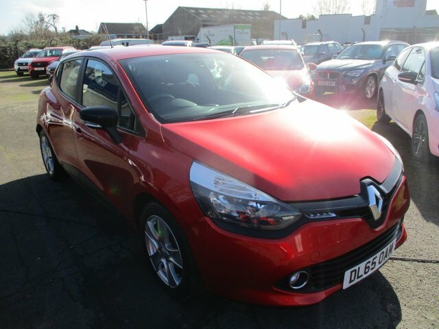 Compare Renault Clio 1.1 Play 16V 73 Bhp DL65OAM Red