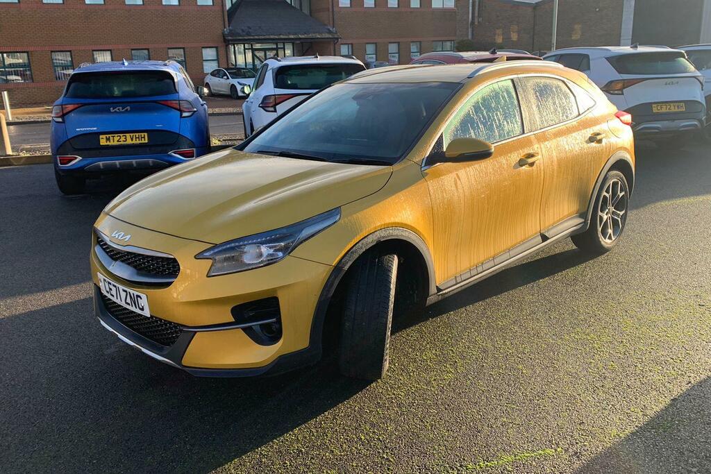 Compare Kia Xceed Xceed Connect Isg CE71ZNG Yellow