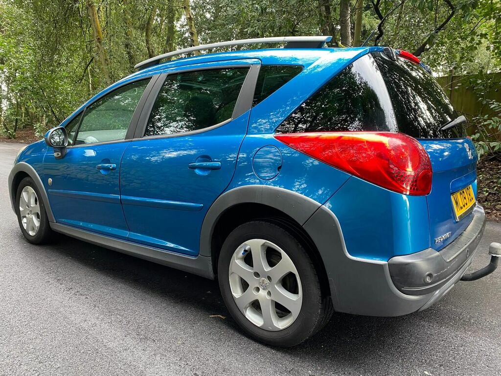 Compare Peugeot 207 Estate 1.6 Hdi Outdoor 200909 ML09XBC Blue