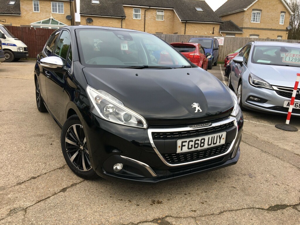 Compare Peugeot 208 Tech Edition Ss FG68UUY Black