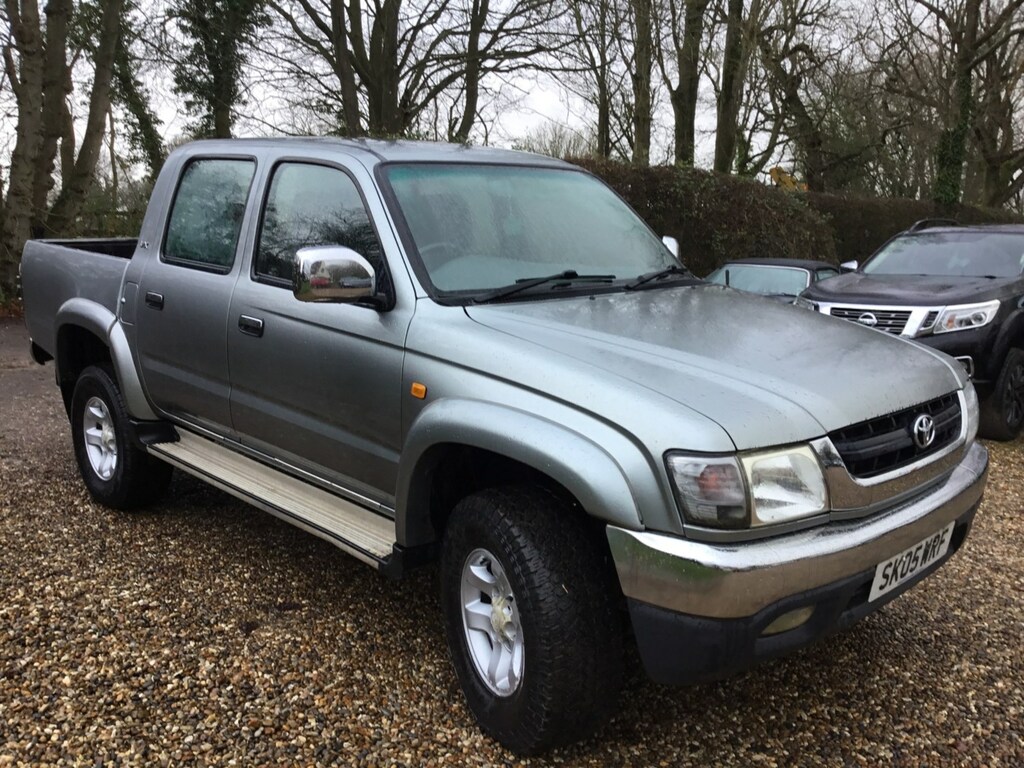 Compare Toyota HILUX 280 VX Dcab Pick Up 4Wd D4-d 102Bhp SK05WRF Silver