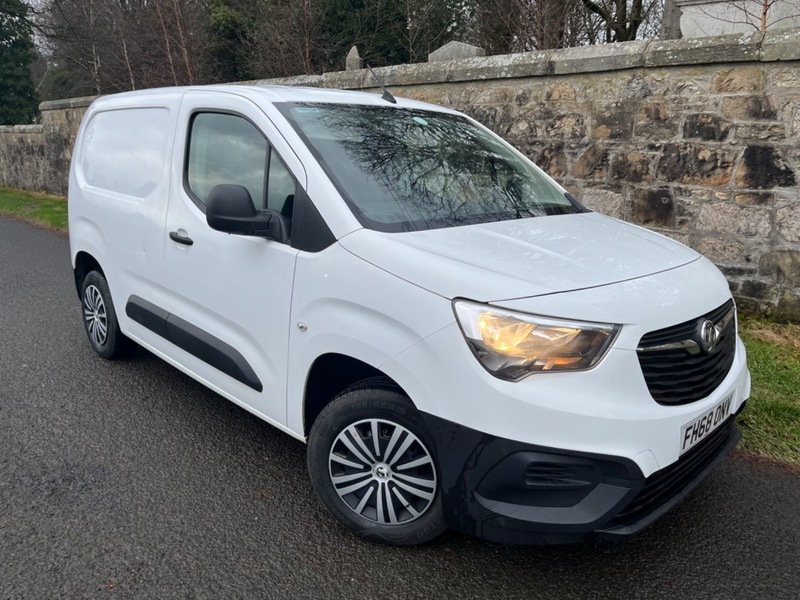 Compare Vauxhall Combo L1h1 2000 Edition FH68ONV White