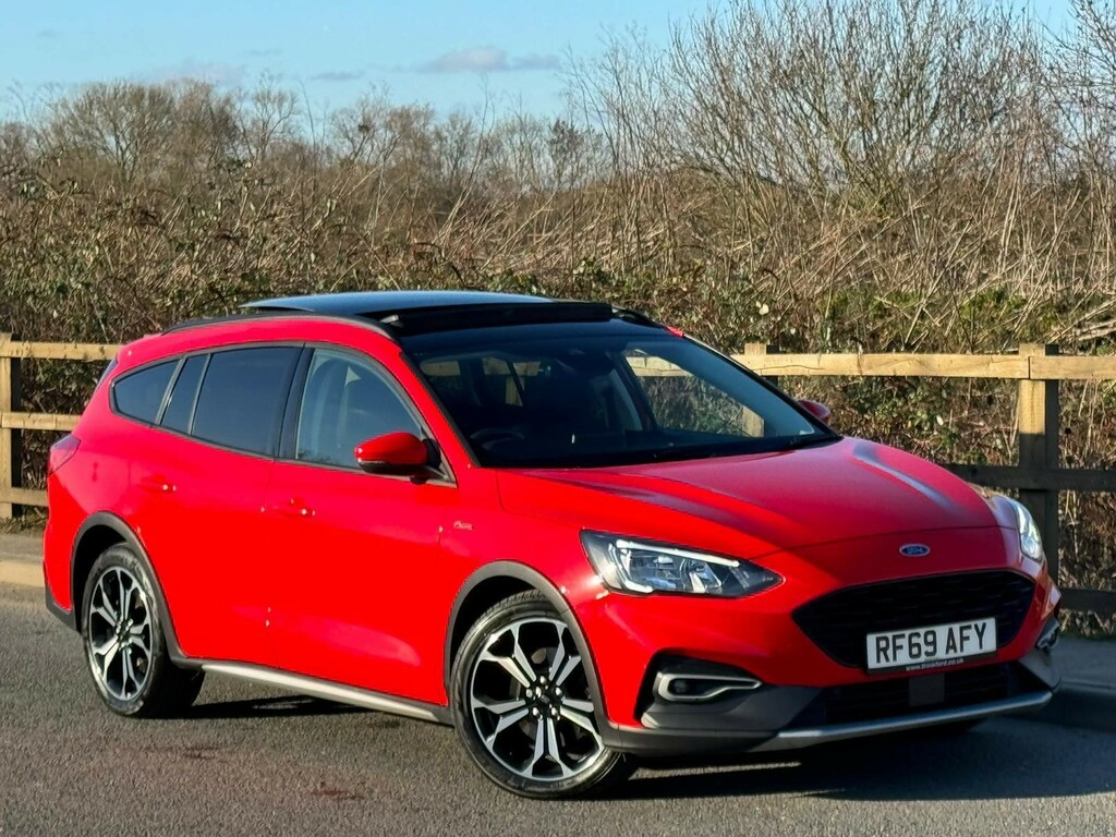 Compare Ford Focus 1.0T Ecoboost Active X Euro 6 Ss RF69AFY Red