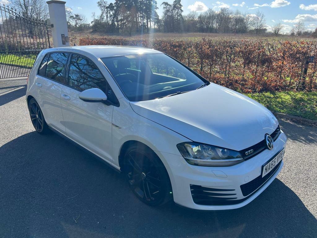 Compare Volkswagen Golf 2.0 Tdi Bluemotion Tech Gtd Euro 6 Ss NA65VPE White