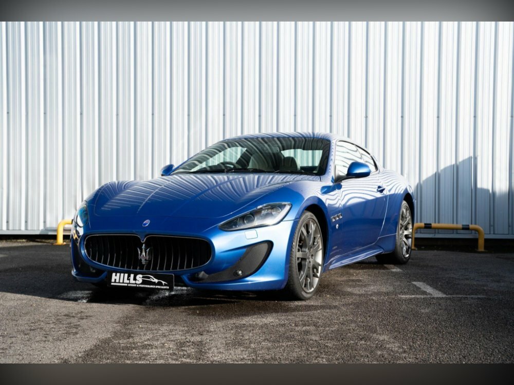 Compare Maserati GranTurismo 4.7 V8 Sport Euro 5 AK08FLY Blue