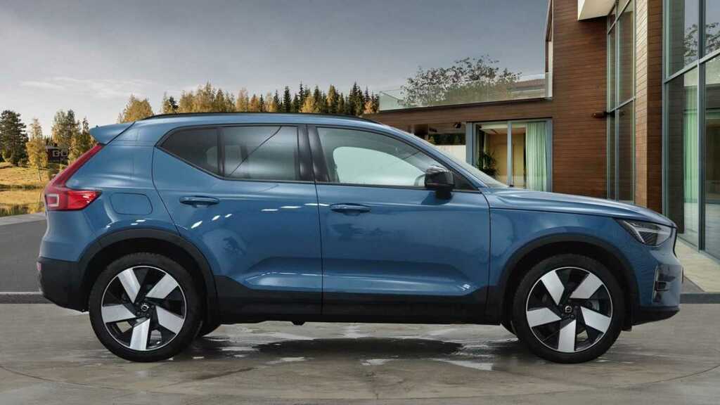 Compare Volvo XC40 Recharge Ultimate, T5 Plug-in KX72JNJ 