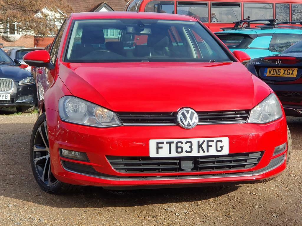 Compare Volkswagen Golf 2.0 Tdi Bluemotion Tech Gt Euro 5 Ss FT63KFG Red