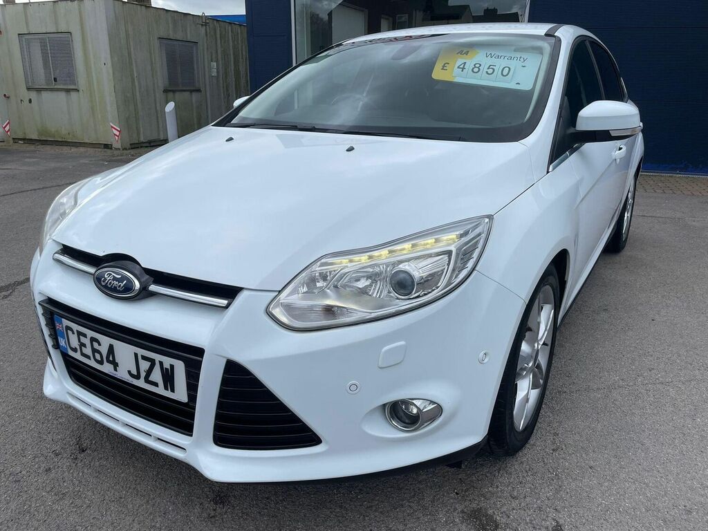 Compare Ford Focus Hatchback 1.0T Ecoboost Titanium X Euro 5 Ss CE64JZW White