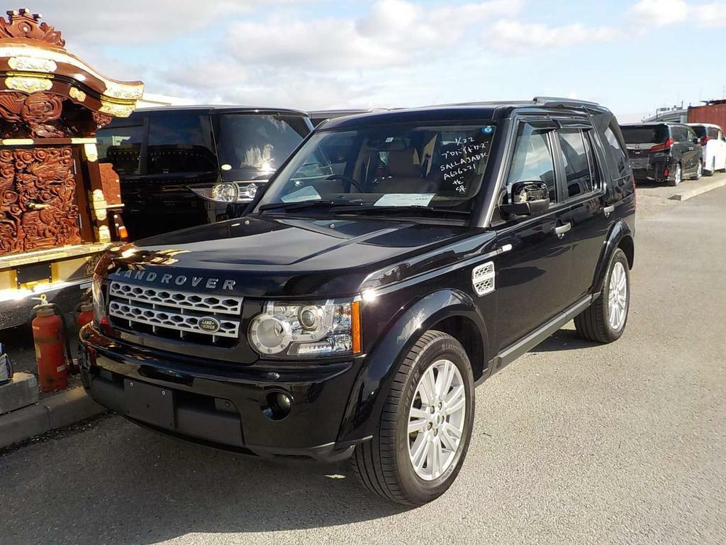 Compare Land Rover Discovery 4 4 V8 5.0 Hse Ulez Free 325 Year Tax 7Seat JCF8090 Black