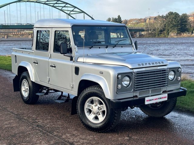 Compare Land Rover Defender 2.2 Td County Dcb 122 Bhp CU65TYA Silver