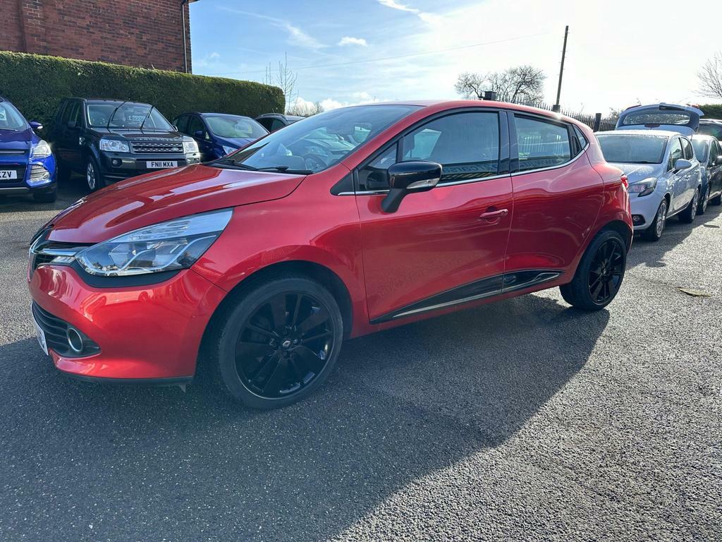 Compare Renault Clio 1.5 Dci Dynamique S Medianav Euro 5 Ss MW64XNG Red