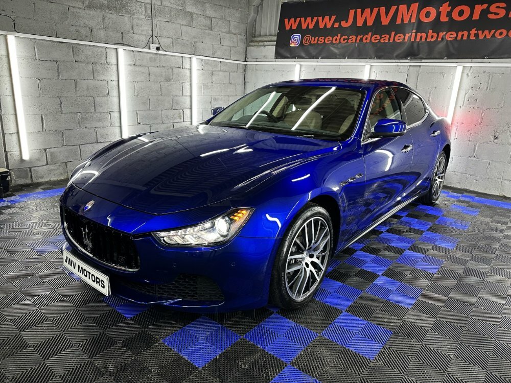 Compare Maserati Ghibli 3.0D V6 Saloon Zf Euro 5 Ss 275 Ps RA66DMY Blue