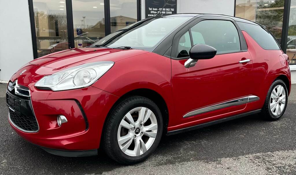 Compare Citroen DS3 1.6 Vti Dstyle LIG9500 Red