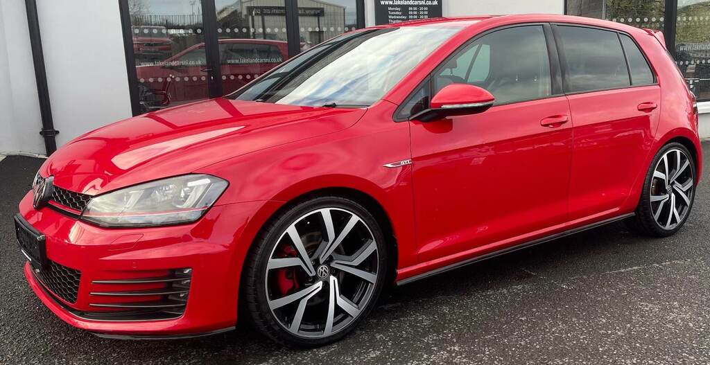 Compare Volkswagen Golf 2.0 Tsi Gti NGZ4126 Red