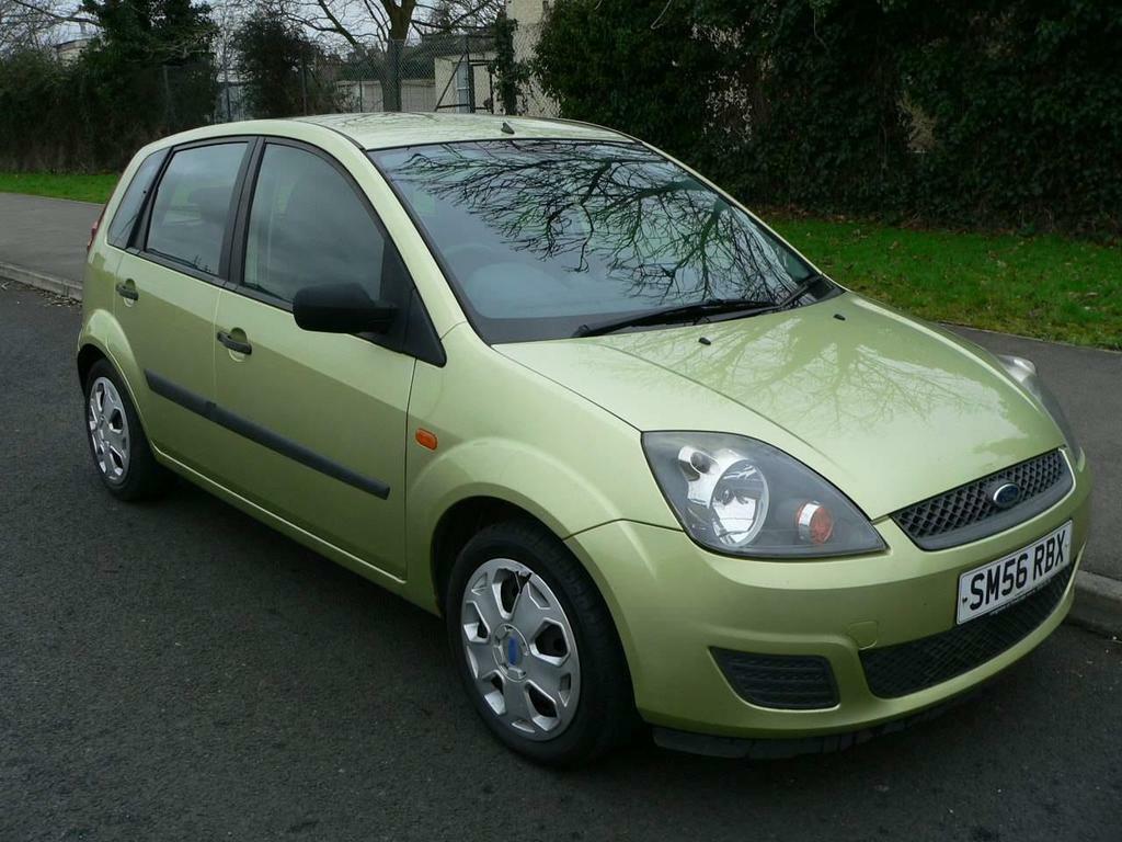 Compare Ford Fiesta 1.25 Style SM56RBX Green