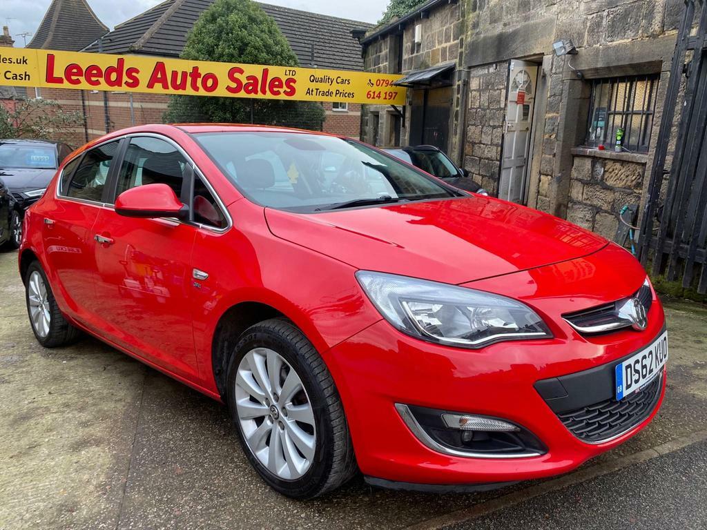 Compare Vauxhall Astra 1.4T 16V Se Euro 5 DS62KUO Red