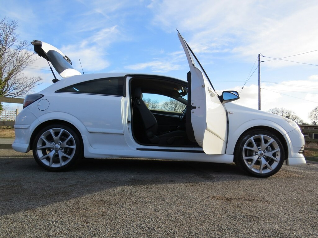 Compare Vauxhall Astra Astra Design Cdti DE57MBY White