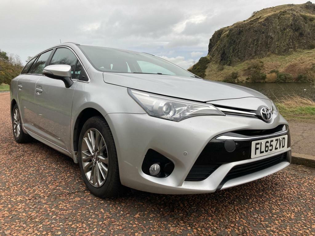 Compare Toyota Avensis 2.0 D-4d Business Edition Touring Sports Euro 6 S FL65ZVD Silver