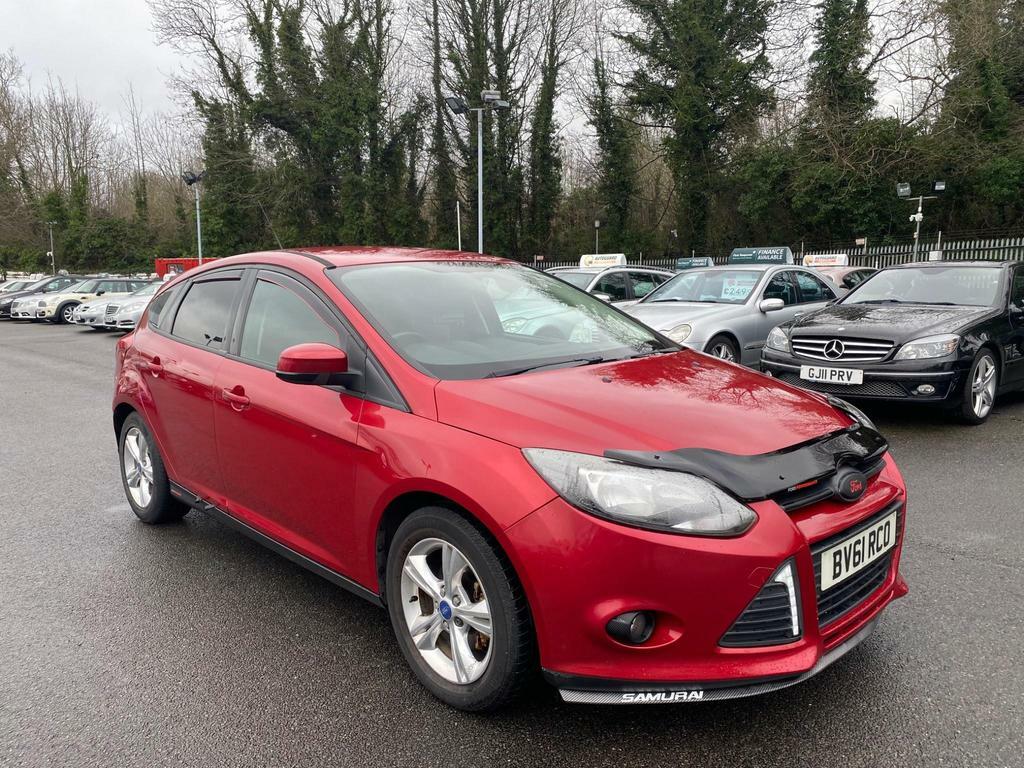 Compare Ford Focus 1.6 Zetec Euro 5 BV61RCO Red