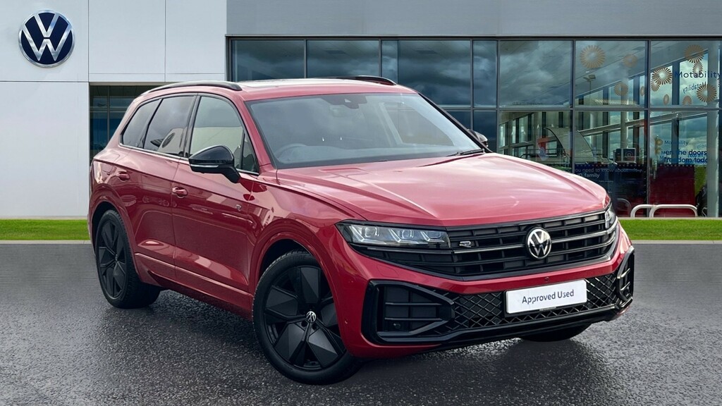 Compare Volkswagen Touareg New Black Edition 3.0 Tdi 286Ps 8-Speed Tiptronic EA73GOH Red