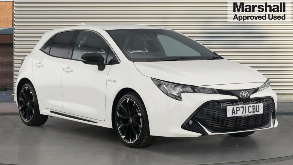 Compare Toyota Corolla Toyota Hatchback 1.8 Vvt-i Hybrid Gr Sport Cvt AP71CBU White