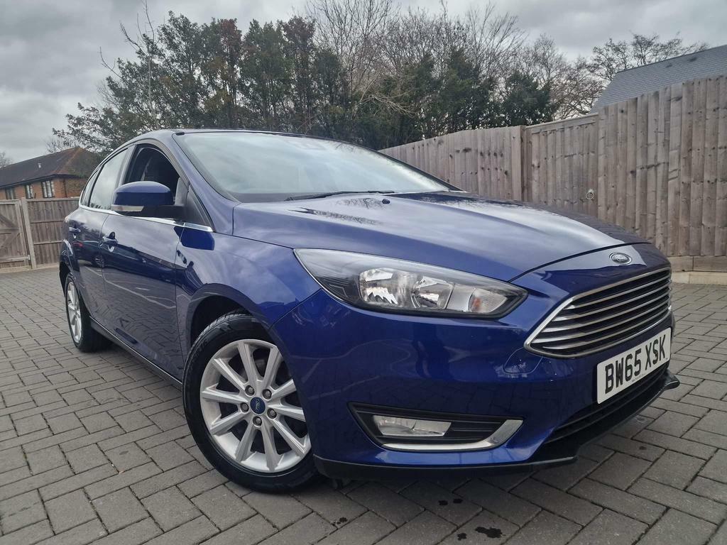 Compare Ford Focus 1.0T Ecoboost Titanium Euro 6 Ss BW65XSK Blue