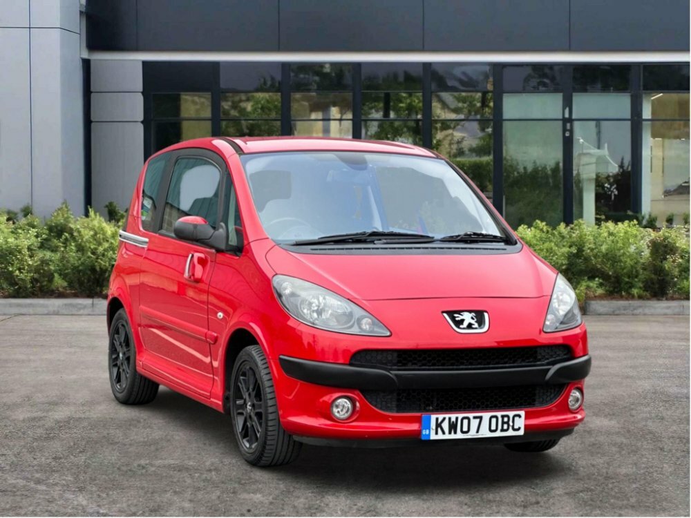 Compare Peugeot 1007 1.6 16V Sport KW07OBC Red