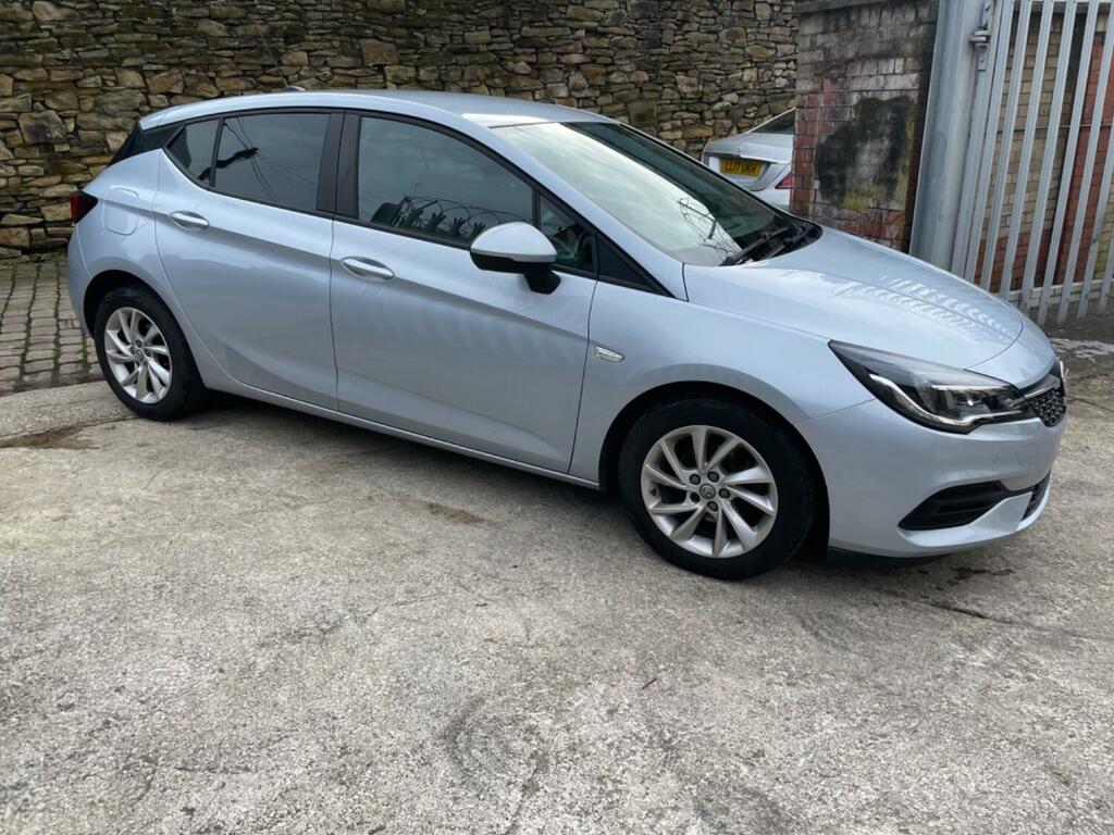 Compare Vauxhall Astra Business Edition Nav BN70GUJ Silver