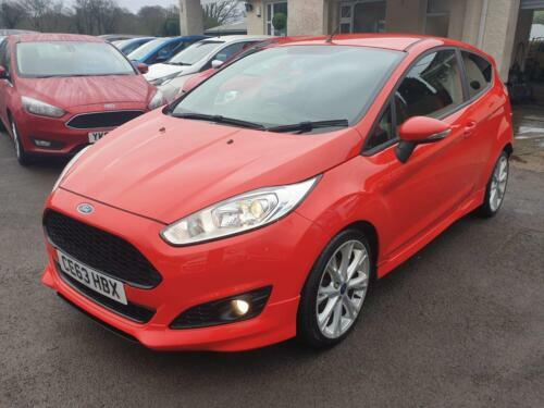 Compare Ford Fiesta Fiesta, 1.0 Ecoboost 125 Zetec S 3Dr, 3Dr, Hat CE63HBX Red