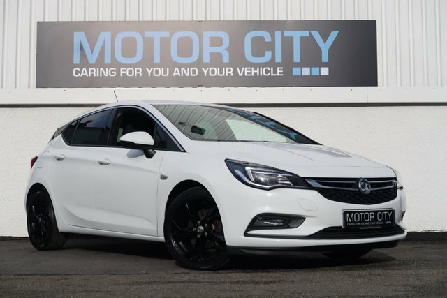 Compare Vauxhall Astra 1.4 Sri 99 Bhp DL17DKY White