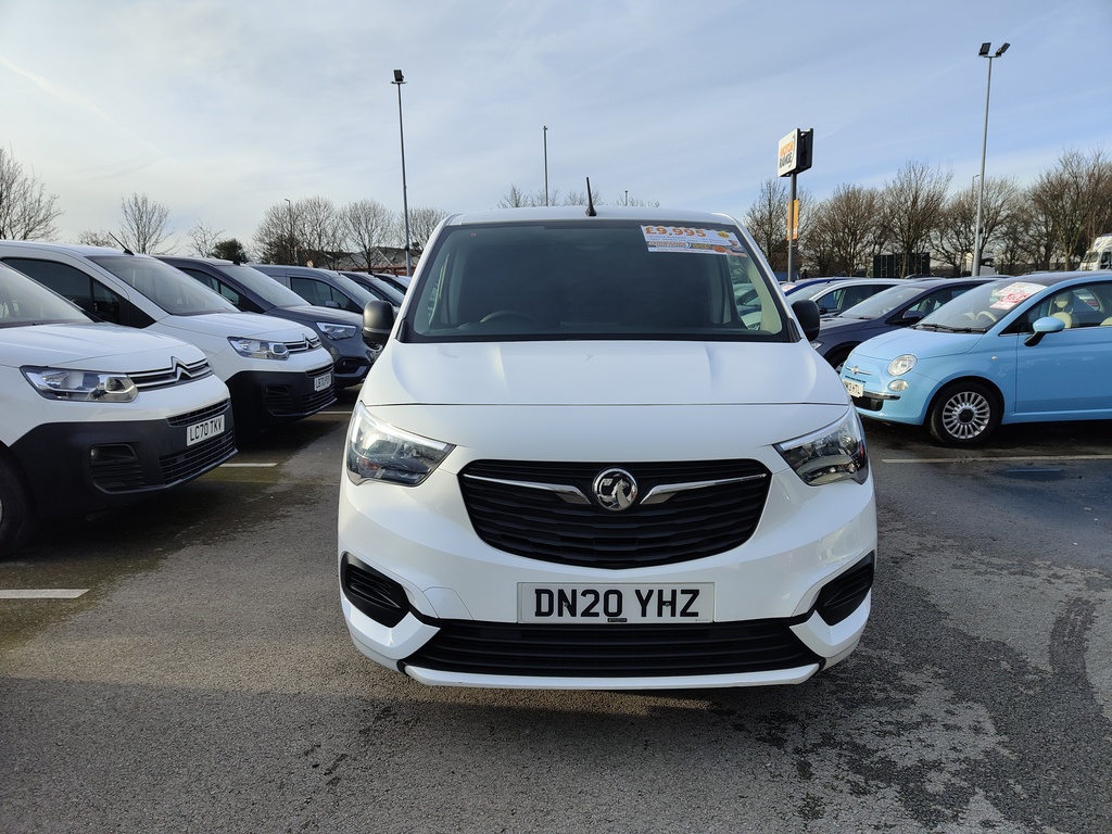 Compare Vauxhall Combo 2300 1.5 Turbo D 100Ps H1 Sportive Van DN20YHZ White