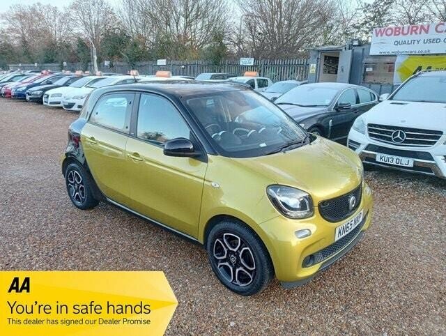 Compare Smart Forfour 0.9L Prime Premium T 90 Bhp KN65NNP Yellow