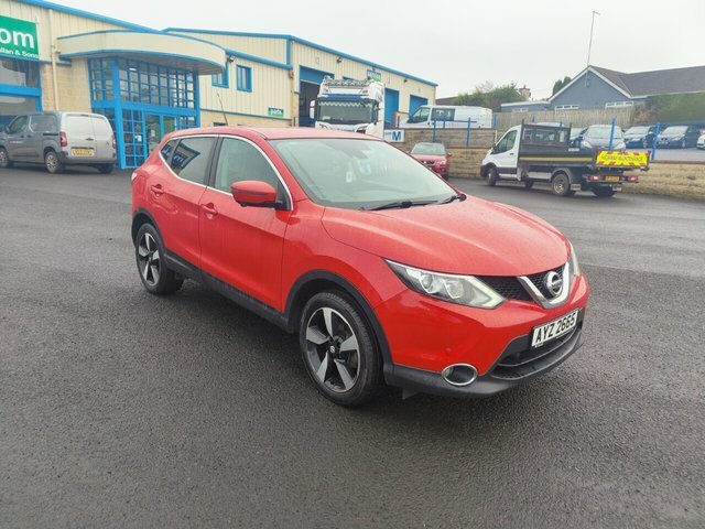 Compare Nissan Qashqai 1.5 N-connecta Dci 108 Bhp AYZ2665 Red