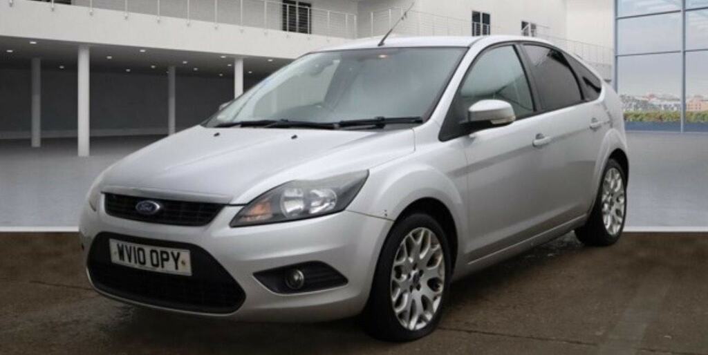 Compare Ford Focus 1.6 Zetec WV10OPY Silver