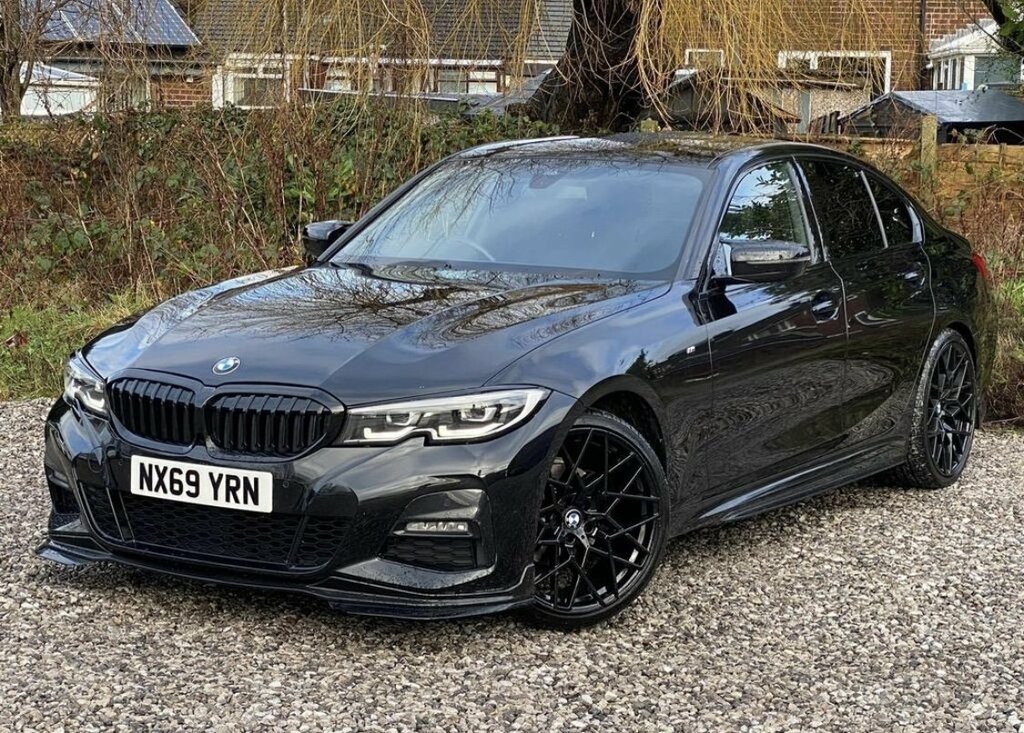 Compare BMW 3 Series 2.0 320D M Sport Saloon 2019 NX69YRN Black