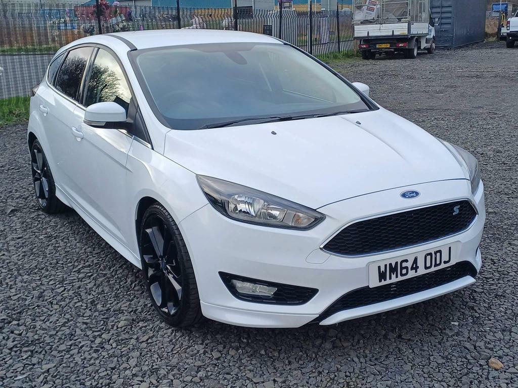 Compare Ford Focus 1.0T Ecoboost Zetec S Euro 6 Ss  White
