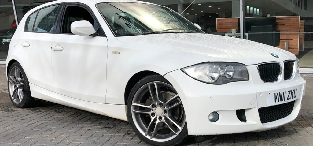 Compare BMW 1 Series 118D Performance Edition Half Leather 35 T VN11ZKU White