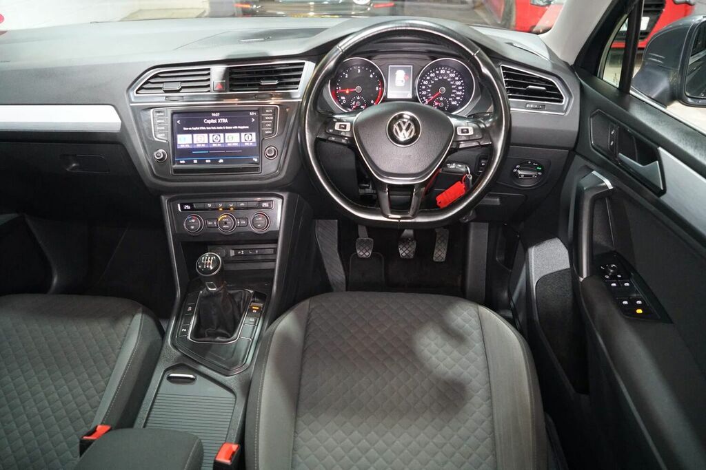 Compare Volkswagen Tiguan Suv 2.0 Tdi Bluemotion Tech Se Euro 6 Ss 2 YD66YVX Grey