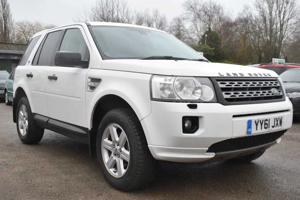 Compare Land Rover Freelander 2 2.2 Td4 Gs 4Wd Euro 5 Ss YY61JXW White