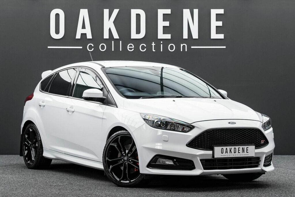 Compare Ford Focus Hatchback 2.0T Ecoboost St-3 Euro 6 Ss 201 YH67WFF White