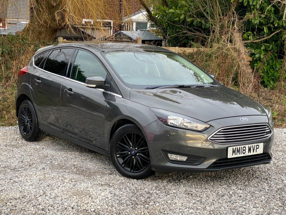 Compare Ford Focus 1.0T Ecoboost Zetec Edition Euro 6 Ss MM18WVP Grey
