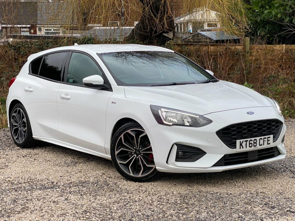 Compare Ford Focus 1.0T Ecoboost St-line X Euro 6 Ss T21LGT White