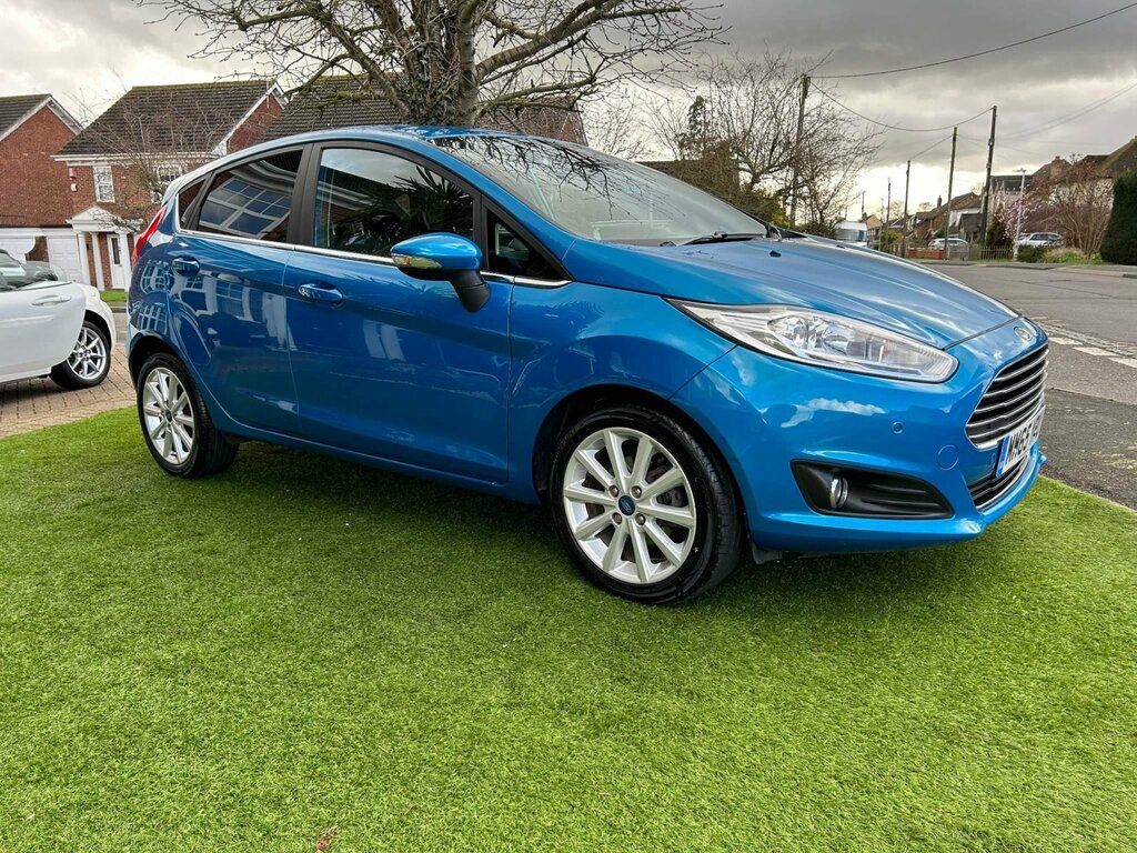 Compare Ford Fiesta 2015 65 1.0T MM65YPU Blue