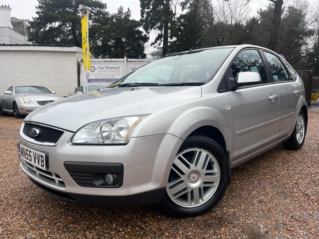 Compare Ford Focus Hatchback 1.6 Ghia 2005 WN55VVB Silver
