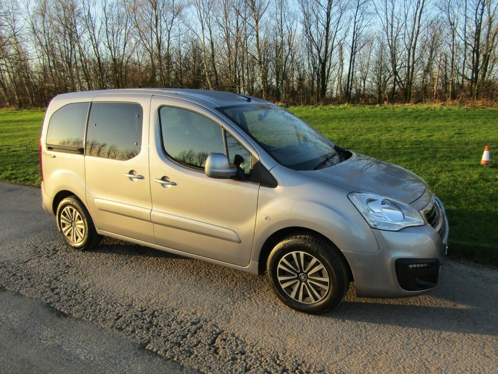 Compare Peugeot Partner Tepee Horizon Rs 1.6 Hdi Wheelchair Accessible Disabled SF19AVO Grey