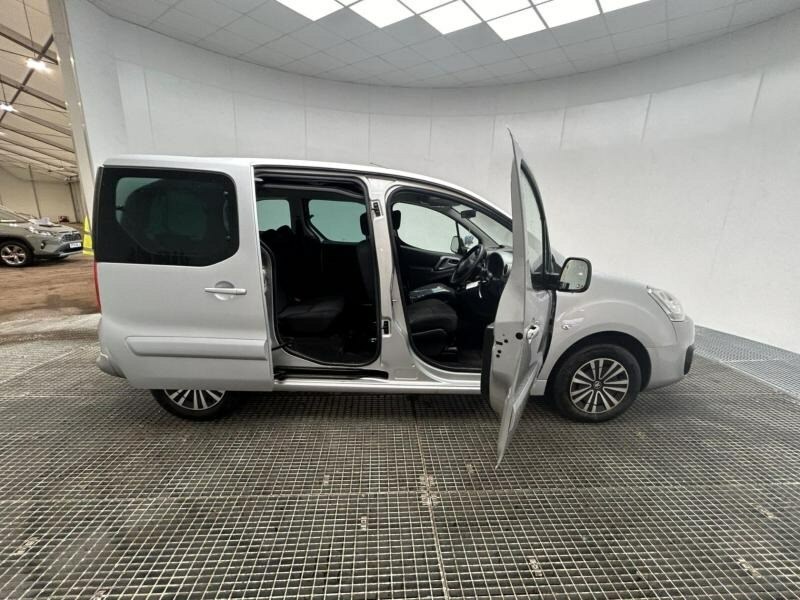 Compare Peugeot Partner Tepee 5 Seats Horizon Rs 1.6 Hdi Wheelchair Accessible D SF18JBX Silver