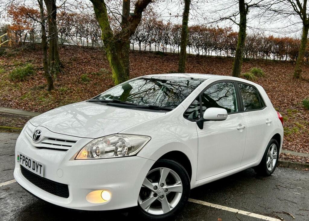 Compare Toyota Auris 42K-13 Toyota Stamps-1owner FP60DYT White